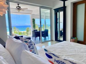 Cozy Beach Front Condo, Pool