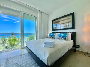 Cozy Beach Front Condo, Pool