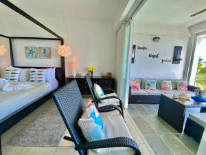 Cozy Beach Front Condo, Pool