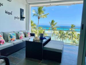 Cozy Beach Front Condo, Pool