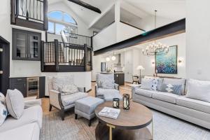 Summit on Dakota Luxe Arrowhead Retreat