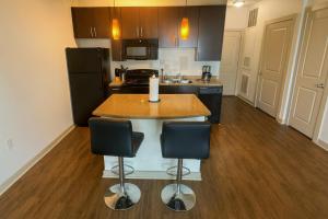 Velvet King Studio Urban Escape A21