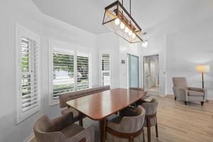 Waterfront home in Olde Marco with poolkayaks