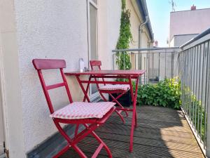 1A-LAGE, Blick - 2 großzügige Zimmer mit Balkon & Bad auf eigener Etage -- SUPER CENTRAL, view - 2 big rooms with balcony & bathroom