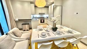 3-bedroom flat with Private Patio in Mayfair near Oxford Street, Marble Arch, Hyde Park