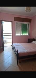 Great flat near shops, food and beach