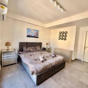 Seaview 9th Floor sliema apartment with Valletta Views