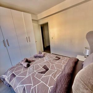 Seaview 9th Floor sliema apartment with Valletta Views