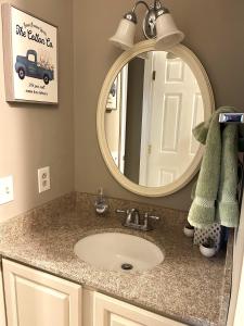 Deluxe Ski On Off 1BR Suite Sleeps 4 on Jiminy Mtn