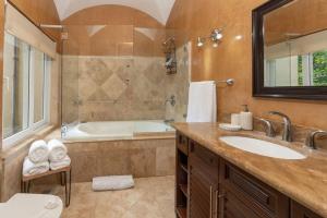 Matapalo 202-Poolside Condo at Tamarindo