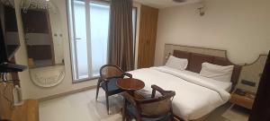 Townhouse Dharampur Railway Station