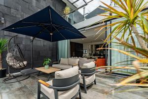 Friends and Family 2-Unit Combo, Rooftop City Views