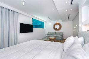 VistaWave Sea View Villa