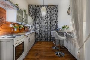 3 min from the main Railway station