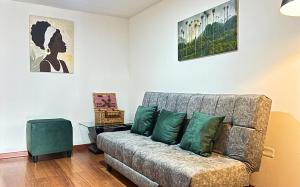 Dúplex familiar cerca al Cable y Milán con patio