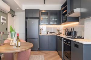 Studio with Signal Hill & Ocean Views