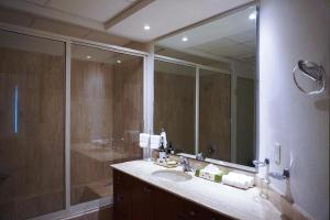 2 Bed 2 Bath, plus one den at Playa Royale Condo 3508, Free WIFI