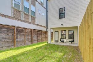 East Downtown Walkability! Modern Houston Townhome