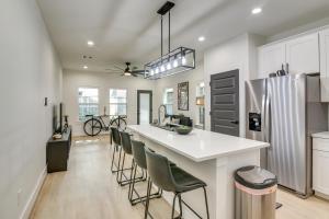 East Downtown Walkability! Modern Houston Townhome