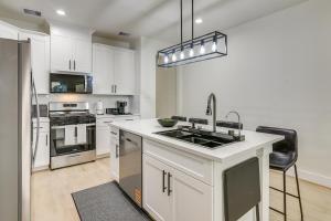 East Downtown Walkability! Modern Houston Townhome