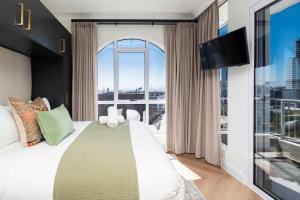 Chic Studio with Cape Town City Views