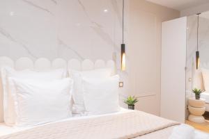 Luxurious Apartment Stylish Design - René Boulanger