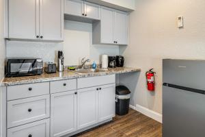 2 Mi to Chassahowitzka River! Cozy Resort Studio