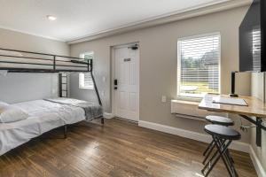 2 Mi to Chassahowitzka River! Cozy Resort Studio