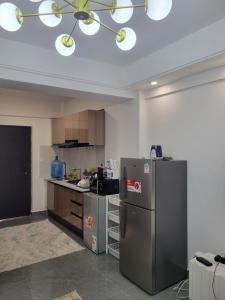 Modern 1 bdrm at Riverside dr mins to sarit centre