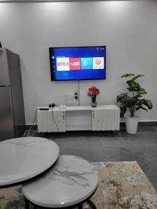 Modern 1 bdrm at Riverside dr mins to sarit centre