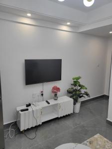 Modern 1 bdrm at Riverside dr mins to sarit centre