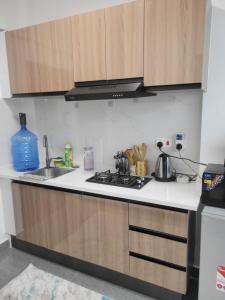 Modern 1 bdrm at Riverside dr mins to sarit centre