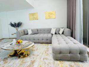 2-BR Duplex Haven in Al Marjan with Beach Access - Ubytování bez kategorie ve městě Rás al-Chajma