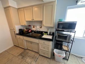 9621 San Juan - South Gate CA - Quick Drive to Hollywood & Beaches