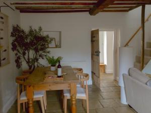 Charlottes Cottage, a Charming Cotswolds Getaway