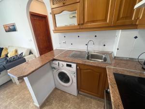 Sea View 2-Bed Apartment - 9 Night Max Stay