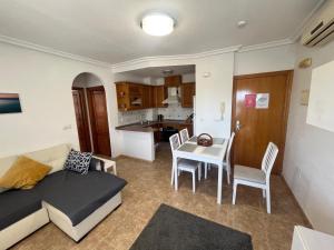 Sea View 2-Bed Apartment - 9 Night Max Stay