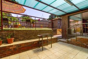 Spacious and homely 4-bed home in Honey Hills