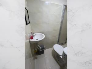 Casa amoblada 15 personas 6 habitaciones 4 baños - Frente al terminal y cable aereo, Cerca de Expoferias, Bosque Popular y Termales del Otoño