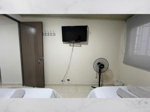 Casa amoblada 15 personas 6 habitaciones 4 baños - Frente al terminal y cable aereo, Cerca de Expoferias, Bosque Popular y Termales del Otoño