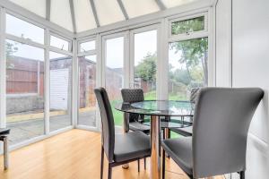 Spacious 4-Bed Haven in Orpington Retreat