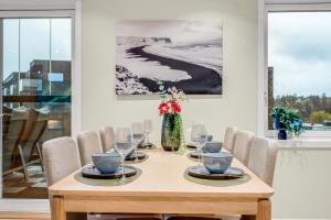 Arctic Supreme Luxe l Heated Balcony l Free Parking