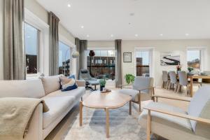 Arctic Supreme Luxe l Heated Balcony l Free Parking