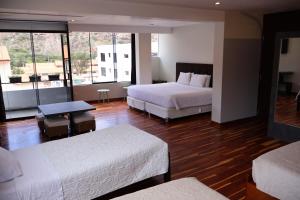 Hotel California Urubamba