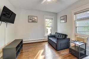 2 Mi to Dtwn! Walkable Minneapolis Apt with Deck