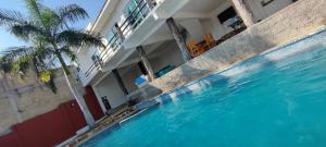 Casa vacacional en Tequesquitengo con alberca privada y vista al lago