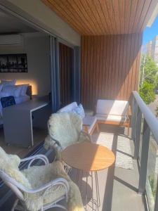 Estúdio com vista para Praça André Forster