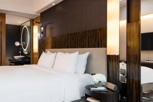 Club 36 King or Twin Room with Harbour View room in Hotel ICON