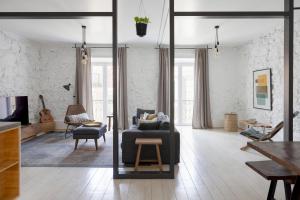 Architectural Gem in Bica II