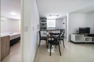 Ótimo apartamento na praia de Bombas.